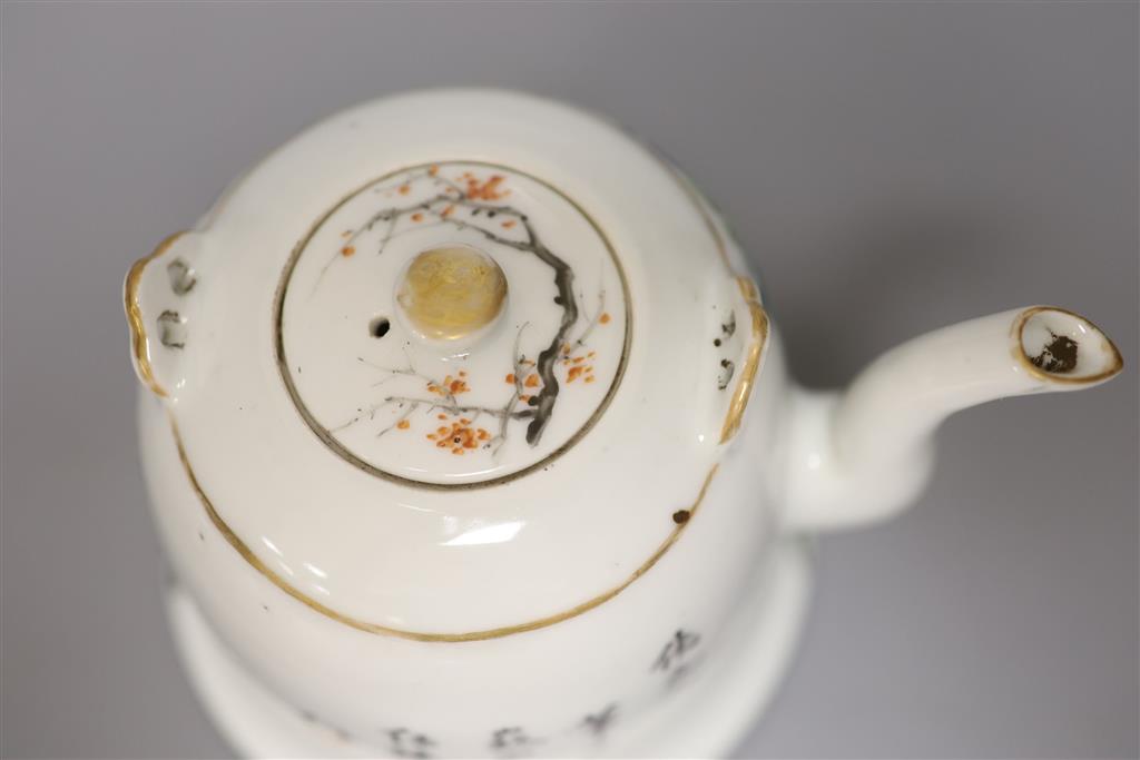 A Chinese enamelled porcelain bell-shaped teapot and cover, height 11cm